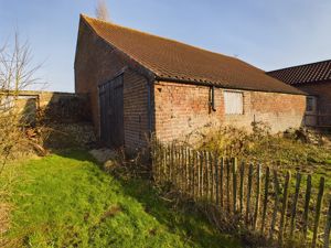 Rear Barn- click for photo gallery